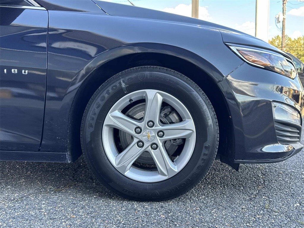 2023 Chevrolet Malibu photo 3