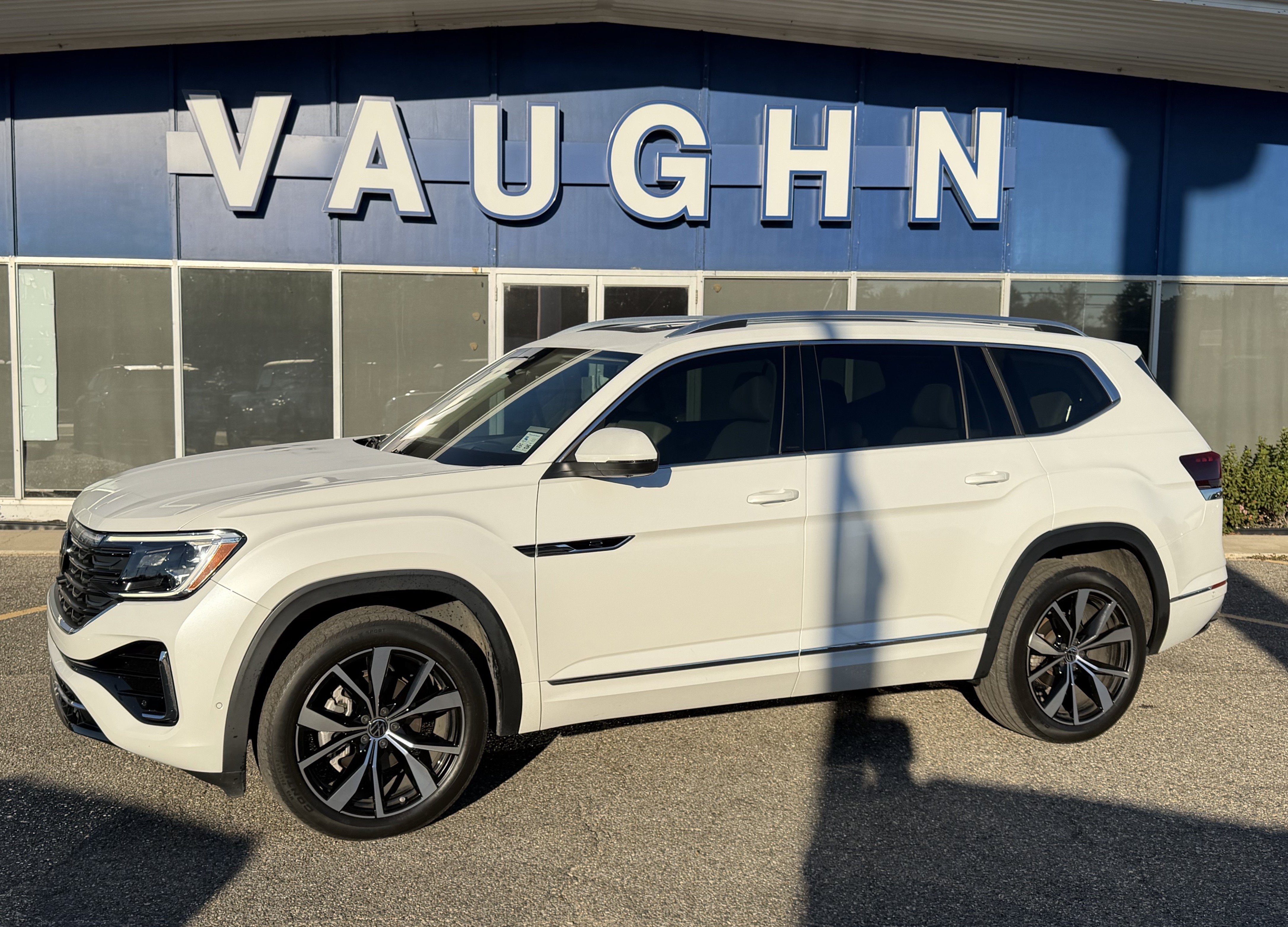 Used 2024 Volkswagen Atlas 2.0T SEL Premium R-Line SUV