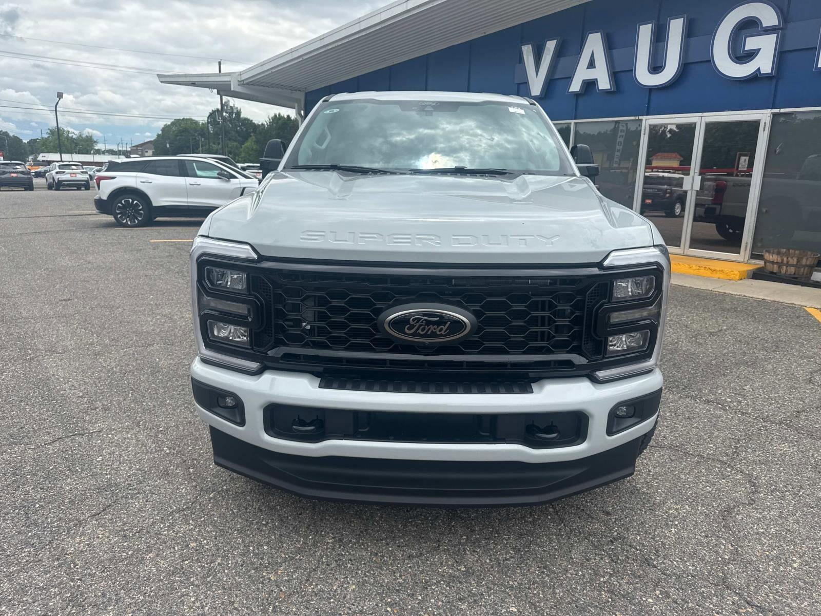 2025 Ford F-250 XLT photo 2