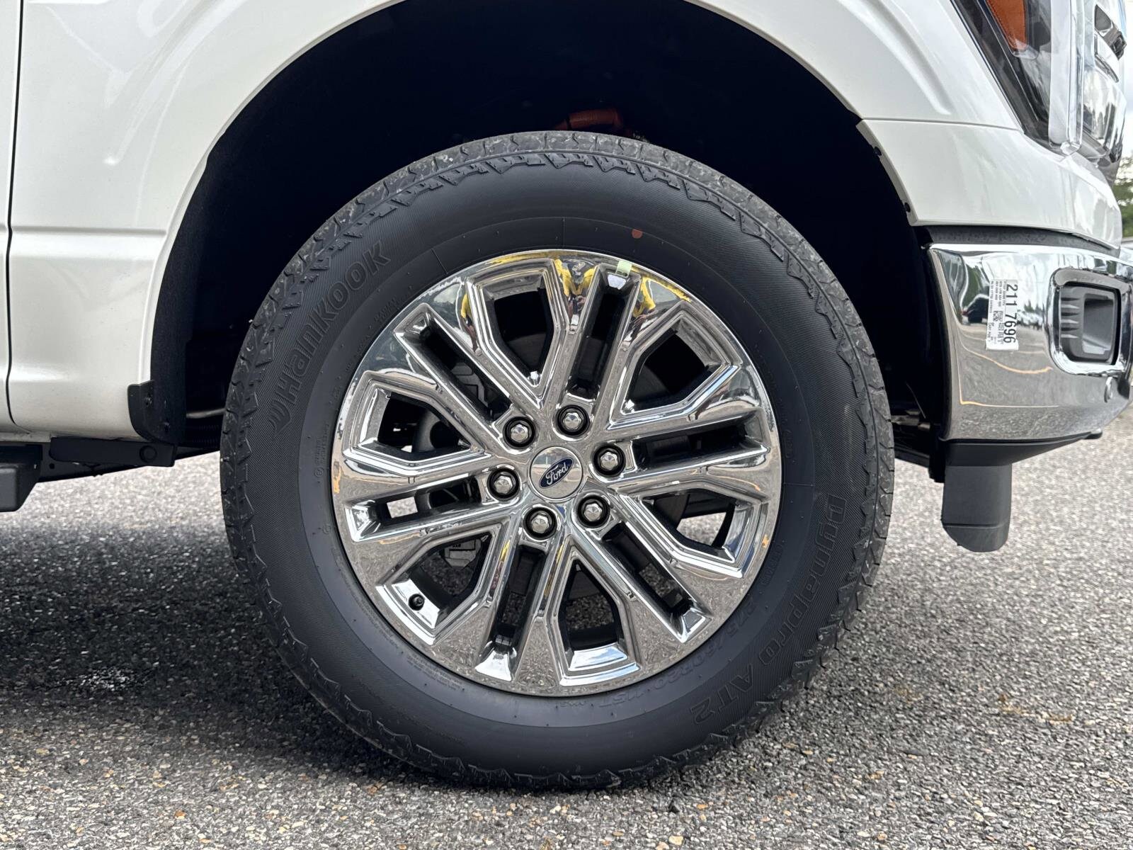 2025 Ford F-150 Lariat photo 2