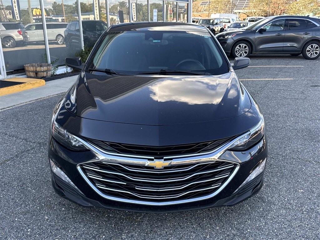 2023 Chevrolet Malibu photo 2
