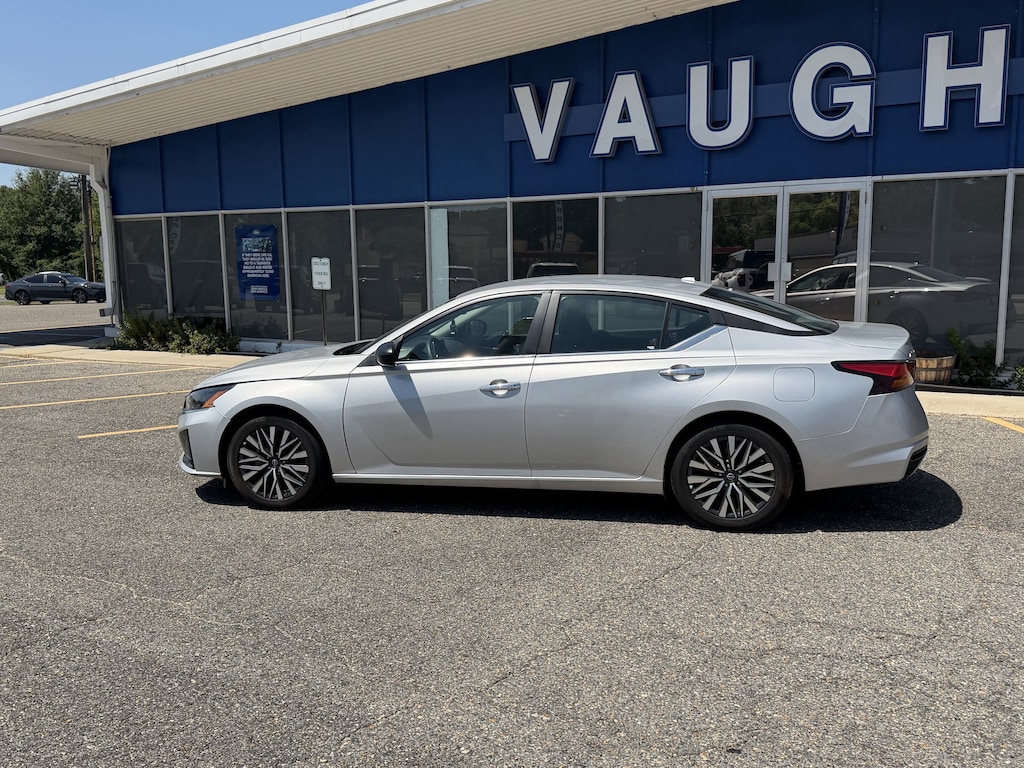 Used 2025 Nissan Altima SV Sedan