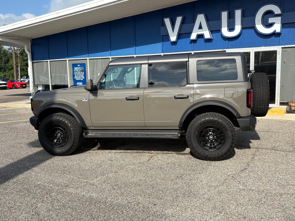 New 2026 Ford Bronco Outer Banks SUV