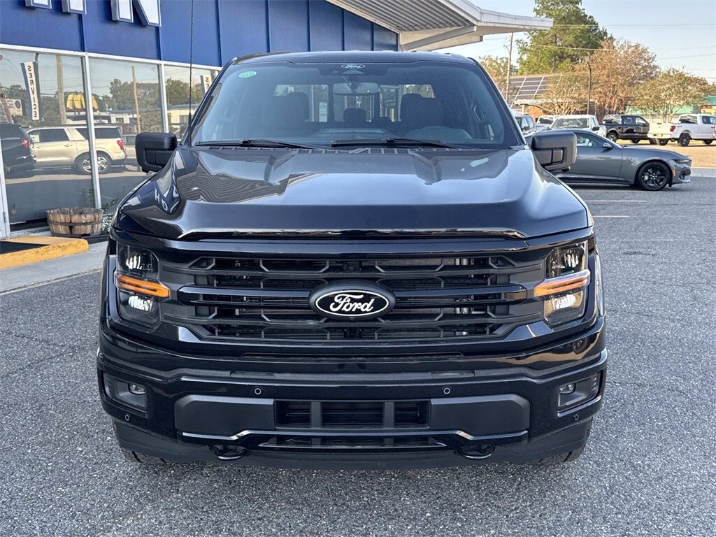 2025 Ford F-150 XLT photo 2