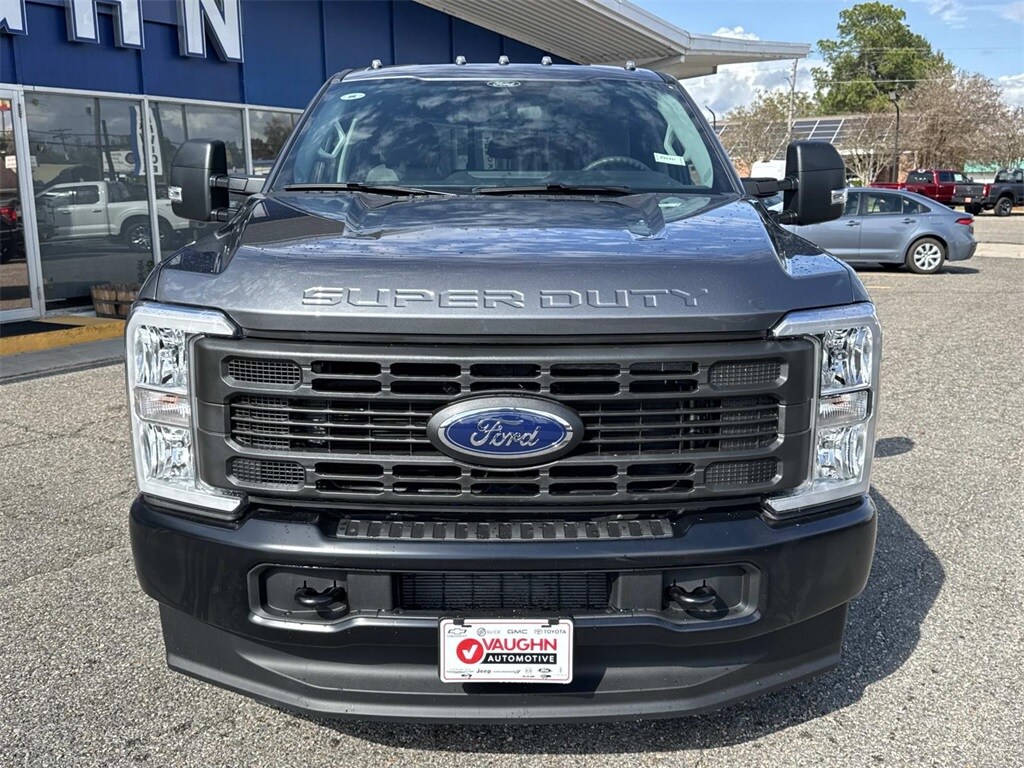 2026 Ford F-350 photo 2