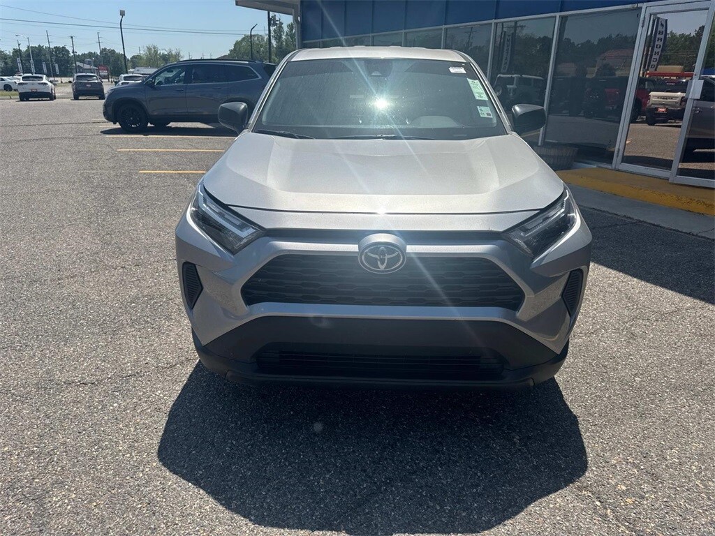 2023 Toyota RAV4 LE photo 2