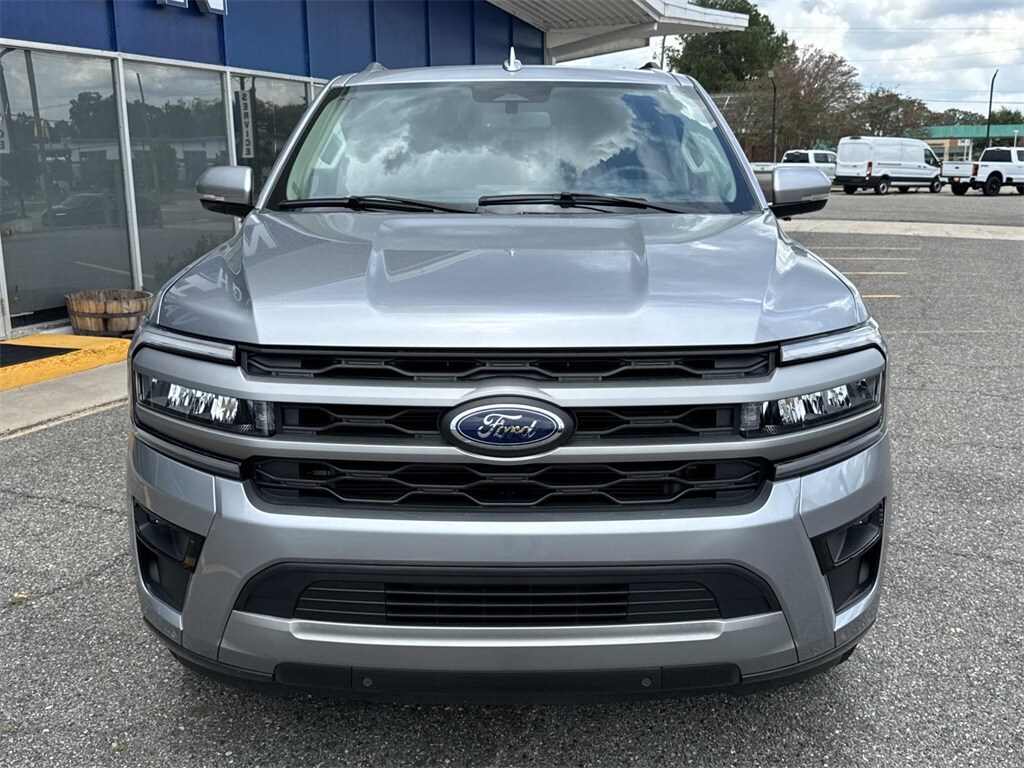 2024 Ford Expedition MAX XLT photo 2