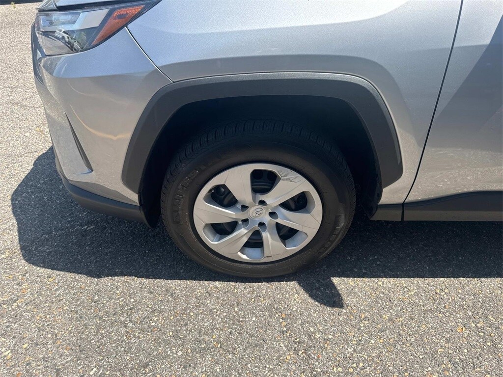 2023 Toyota RAV4 LE photo 4