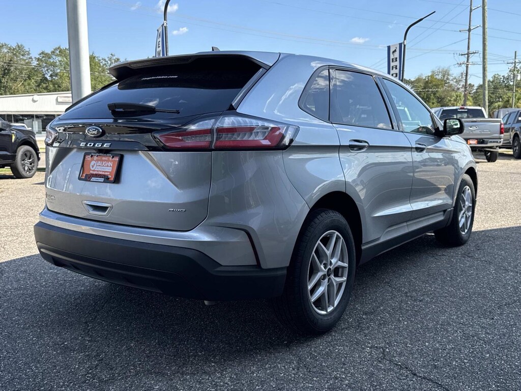 Used 2024 Ford Edge SE SUV