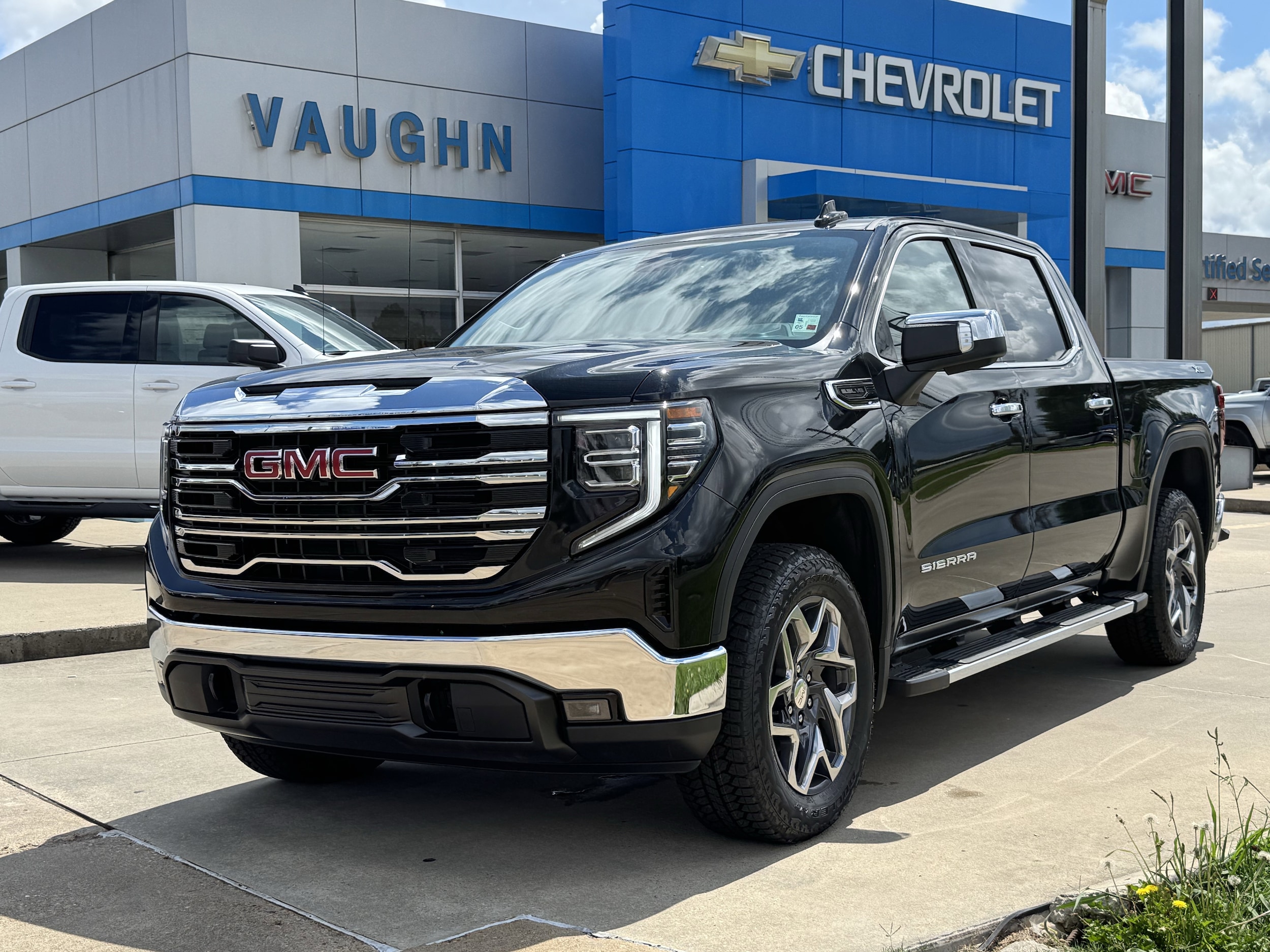 2026 GMC Sierra 4WD Crew Cab Short Box SLT's photo