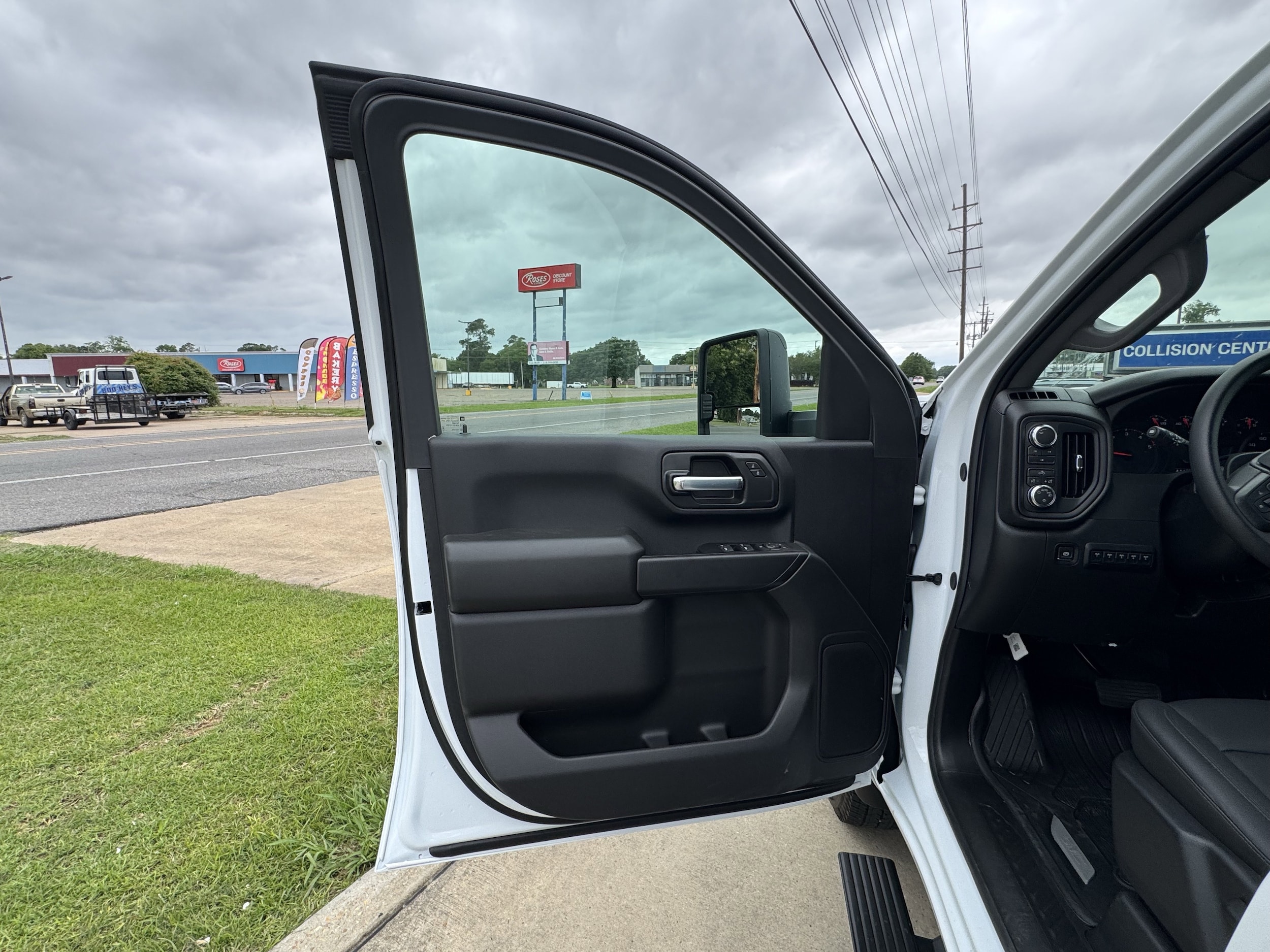 2026 GMC Sierra 3500 Chassis Cab Pro - Photo 10