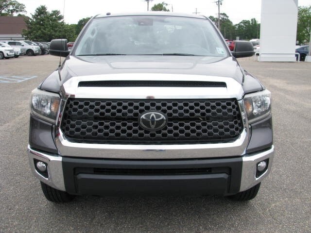 2018 Toyota Tundra SR5 CrewMax photo 3