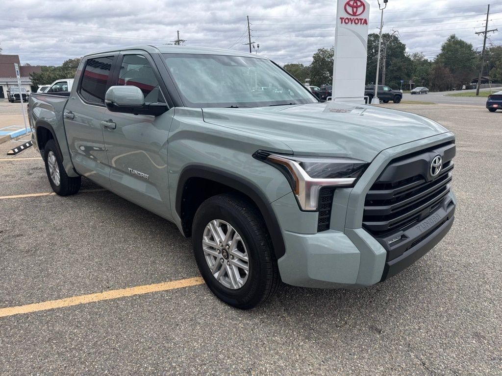 New 2025 Toyota Tundra SR5 SR5 CREWMAX 5.5