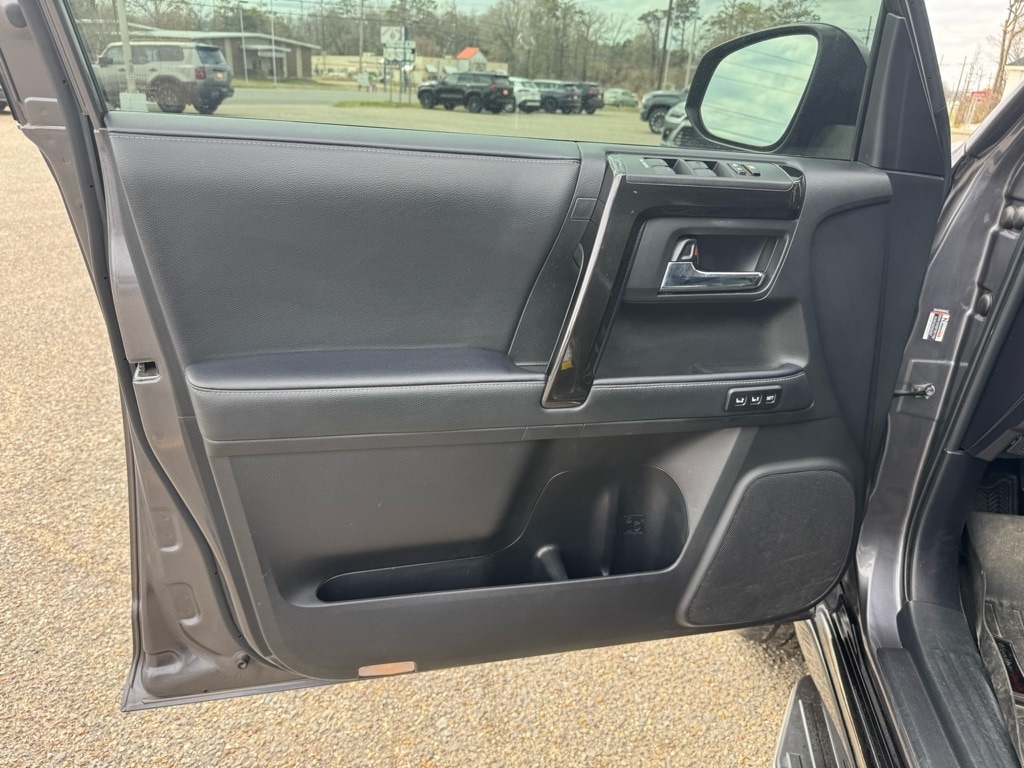 2021 Toyota 4Runner Night Shade - Photo 18