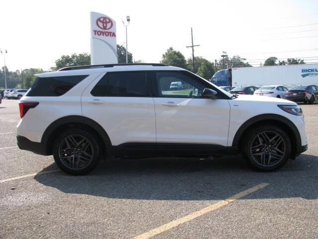 2025 Ford Explorer ST-Line photo 2