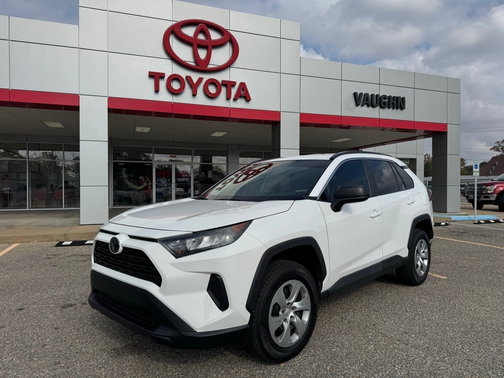 2021 Toyota RAV4 LE's photo