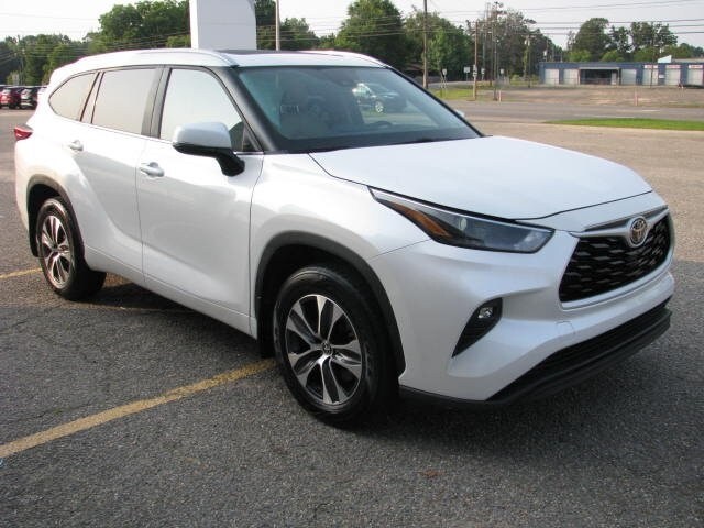 2023 Toyota Highlander XLE photo 4