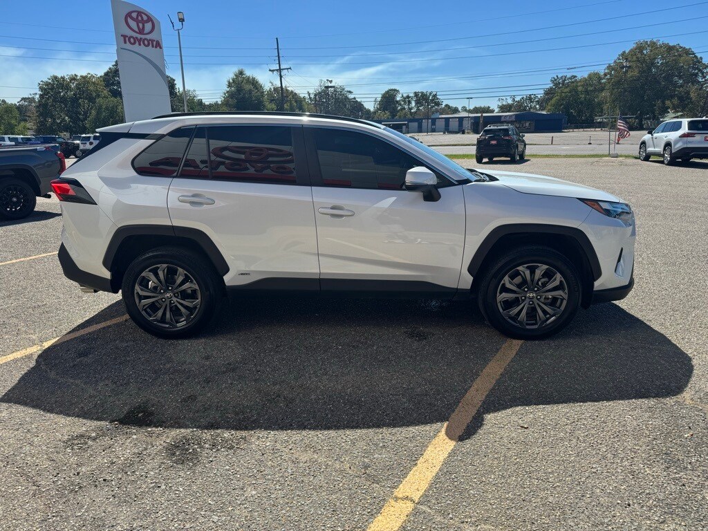2025 Toyota RAV4 Hybrid XLE Premium photo 3