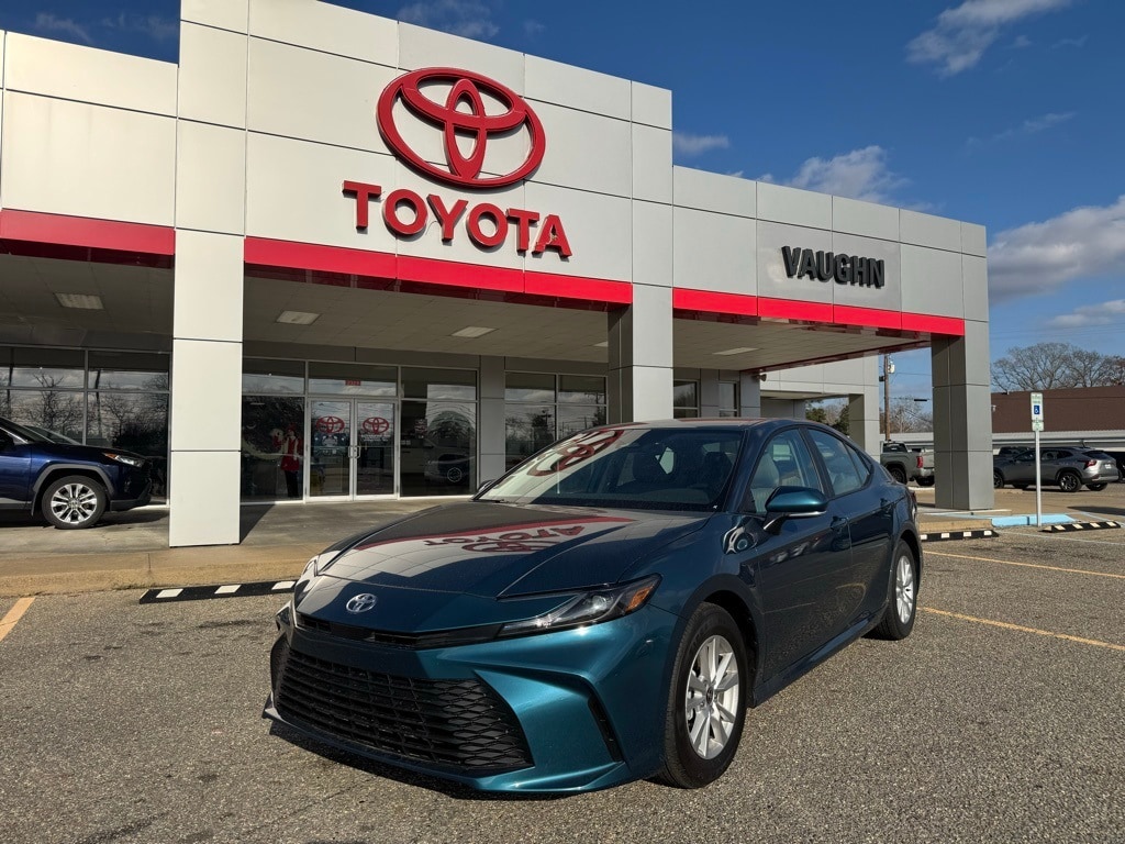 2026 Toyota Camry LE's photo