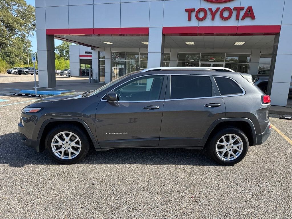 Used 2016 Jeep Cherokee Latitude SUV