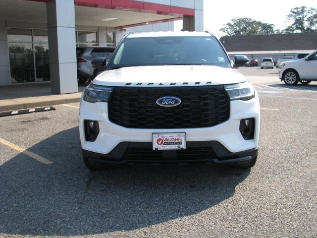 2025 Ford Explorer ST-Line photo 2