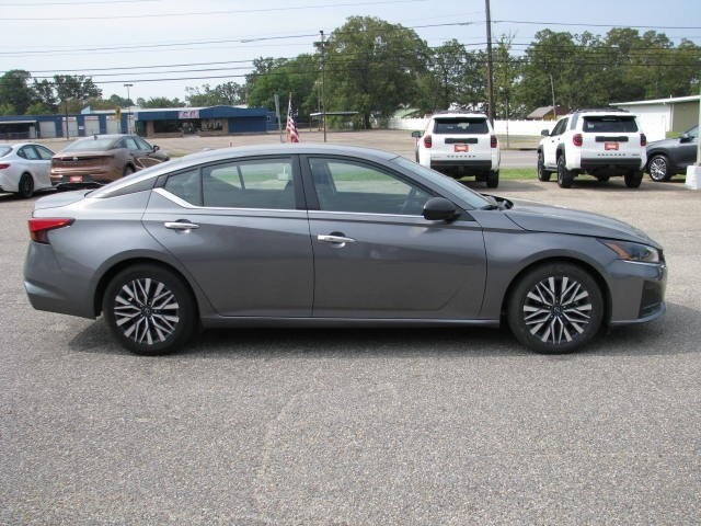 2024 Nissan Altima 2.5 SV photo 4