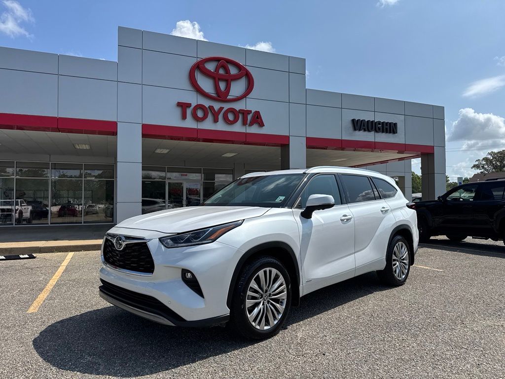 2026 Toyota Highlander Hybrid Platinum