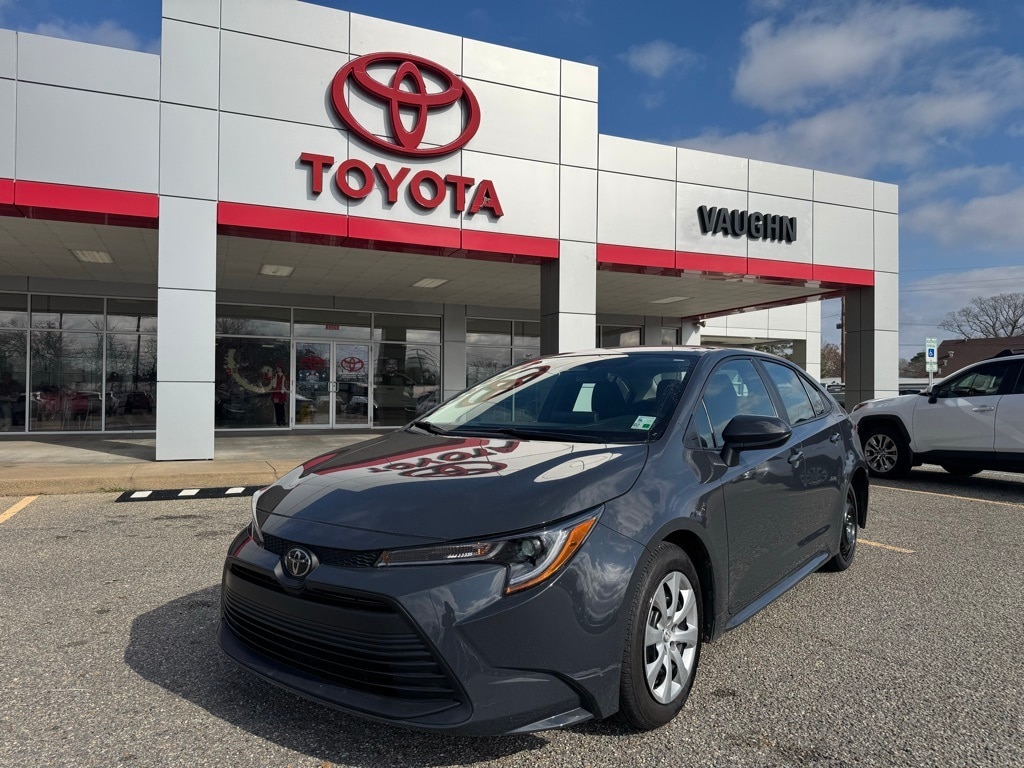 2025 Toyota Corolla LE's photo