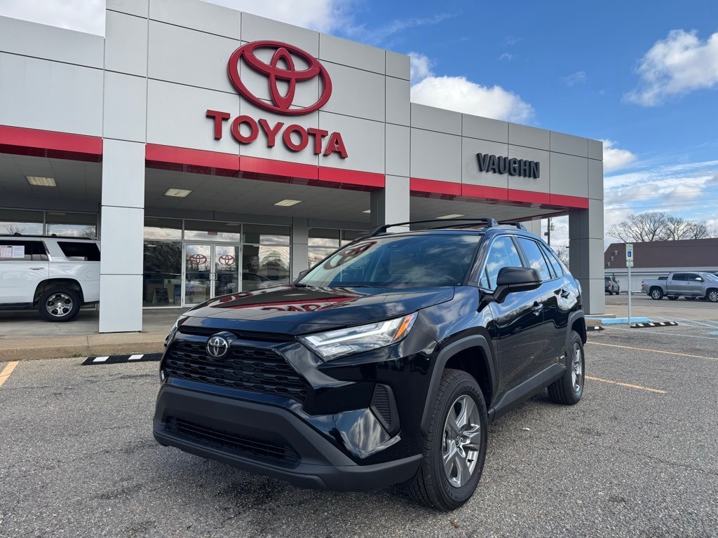 2025 Toyota RAV4 LE's photo