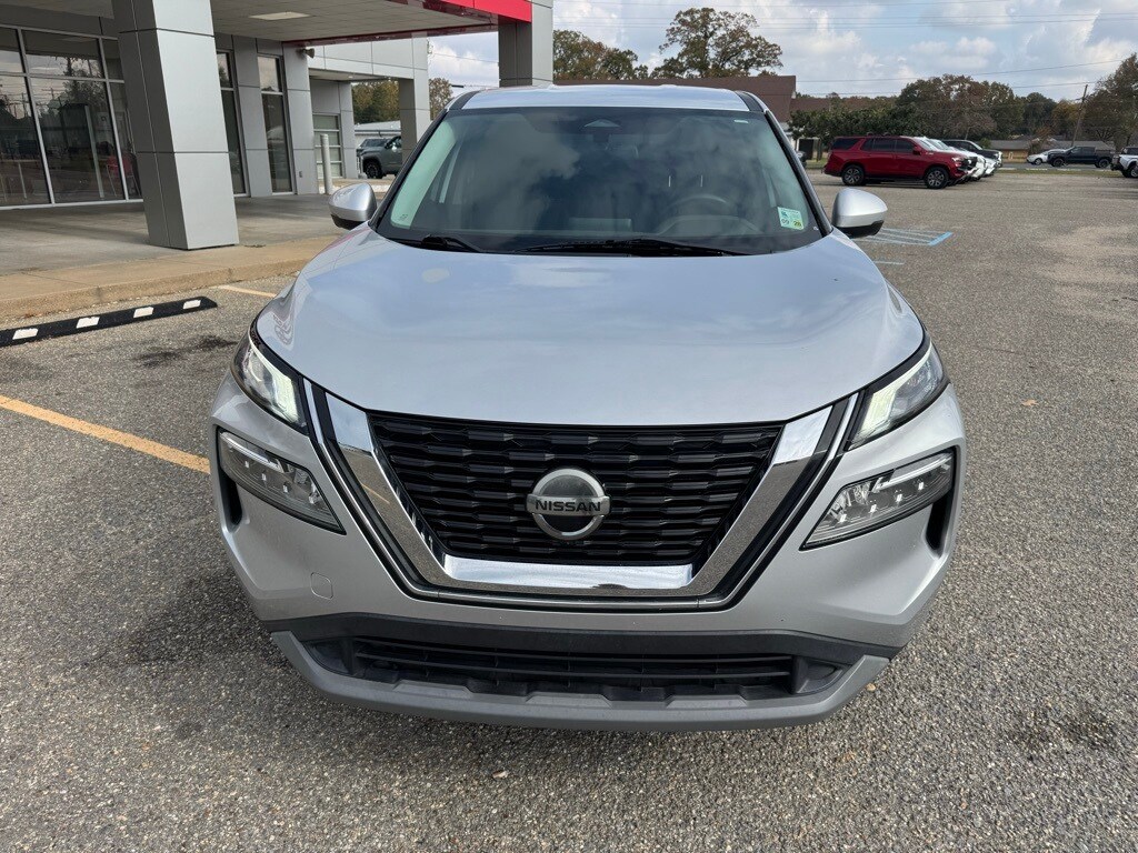 2021 Nissan Rogue SV photo 2