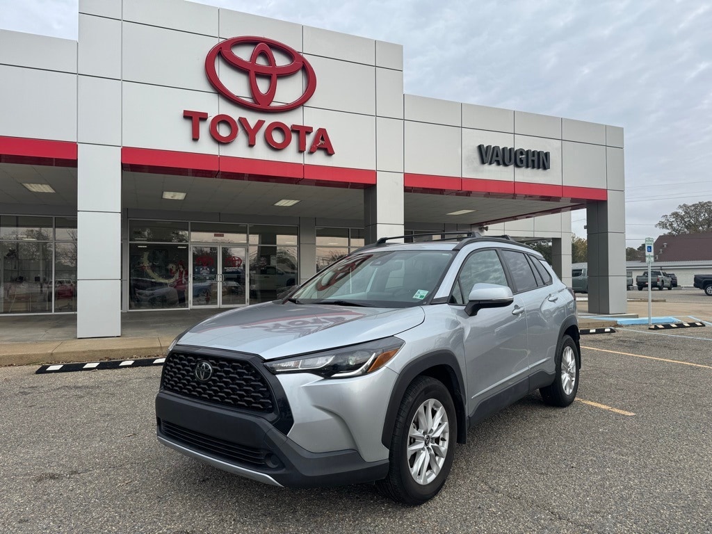 2022 Toyota Corolla Cross LE's photo