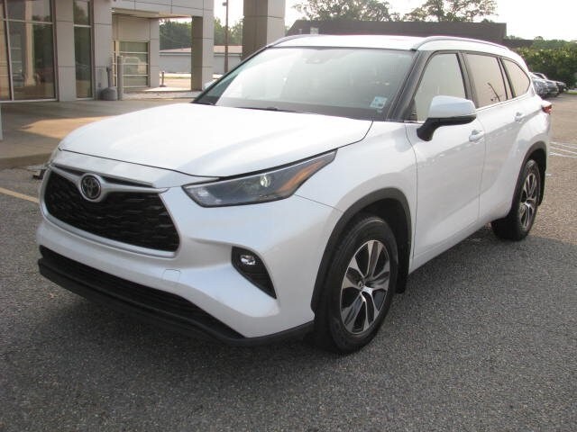 2023 Toyota Highlander XLE photo 3