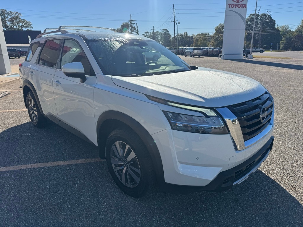 Used 2023 Nissan Pathfinder SL SUV