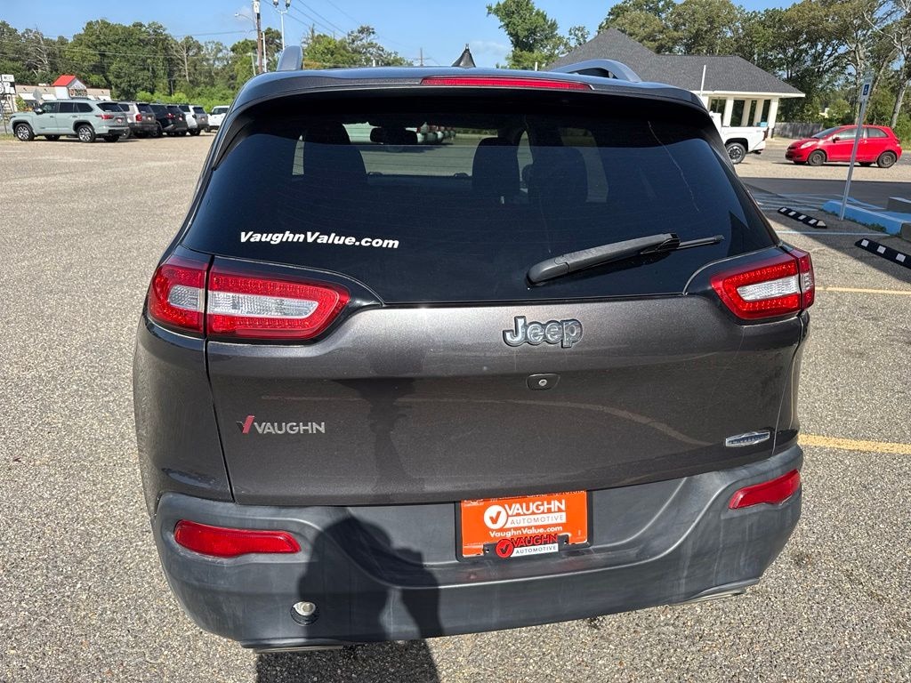 Used 2016 Jeep Cherokee Latitude SUV