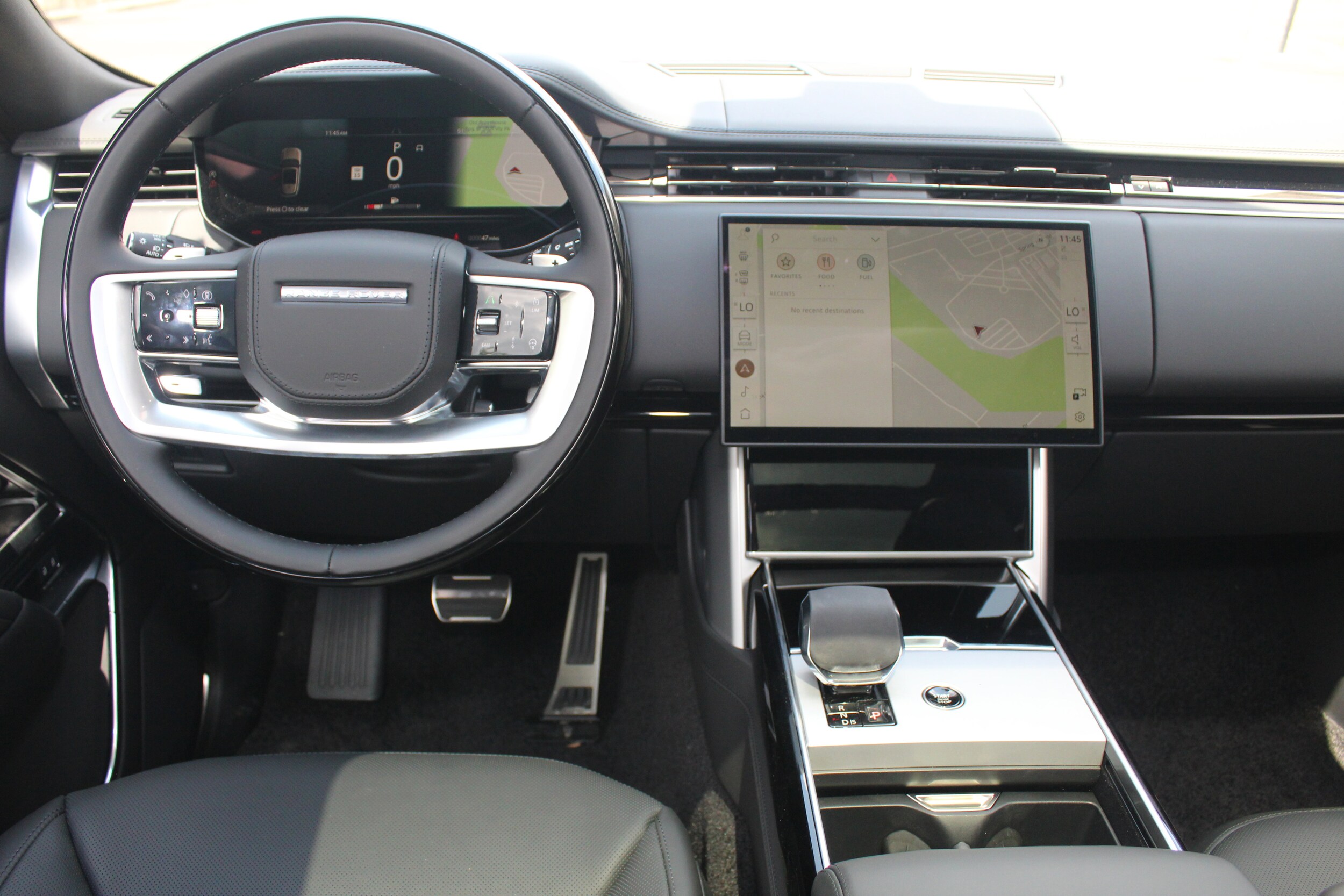 2025 Land Rover Range Rover SE photo 4
