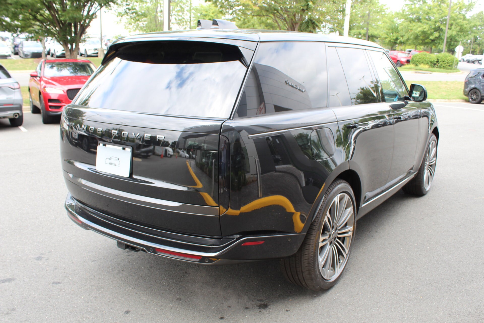2025 Land Rover Range Rover SE photo 2