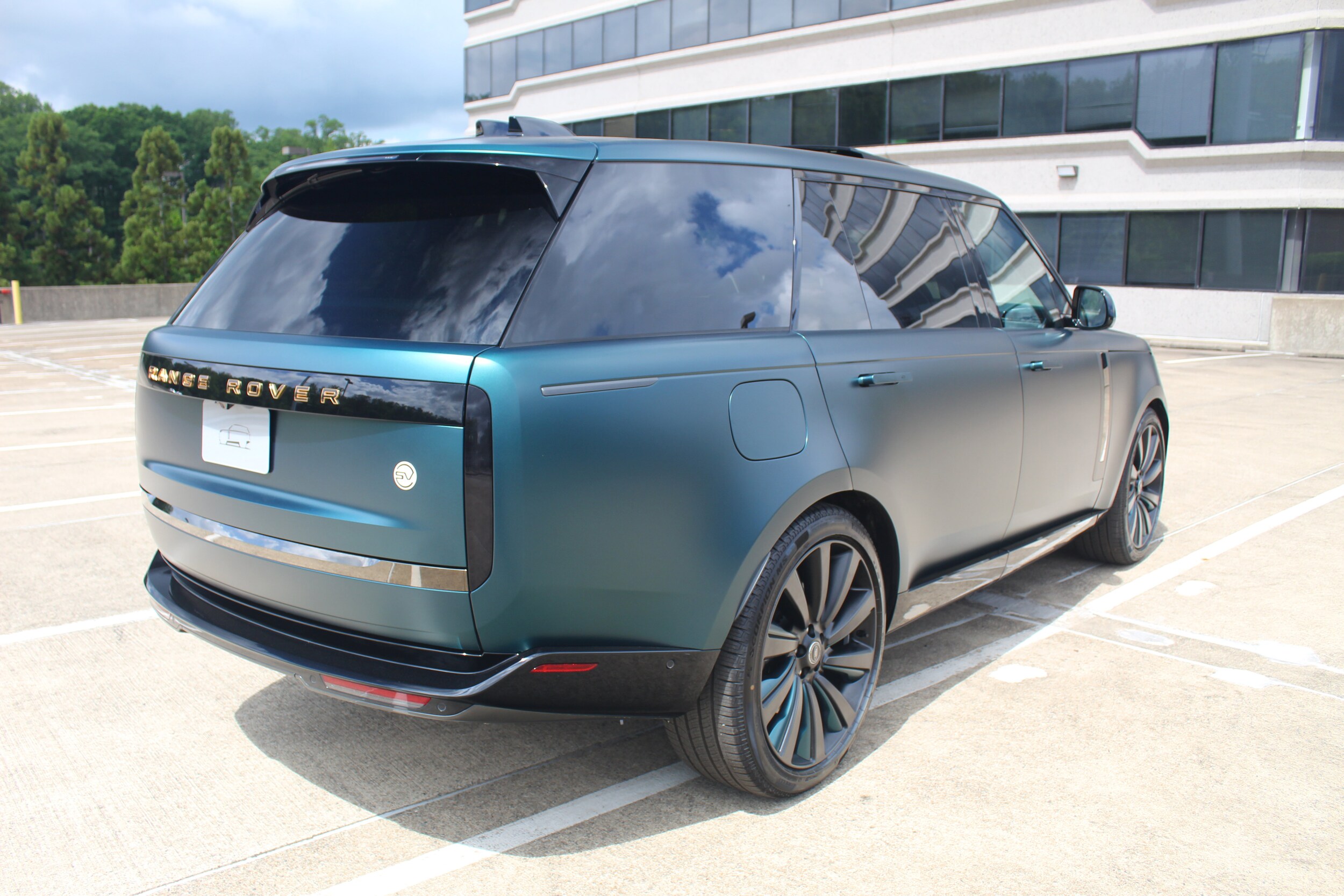 2025 Land Rover Range Rover SV photo 2