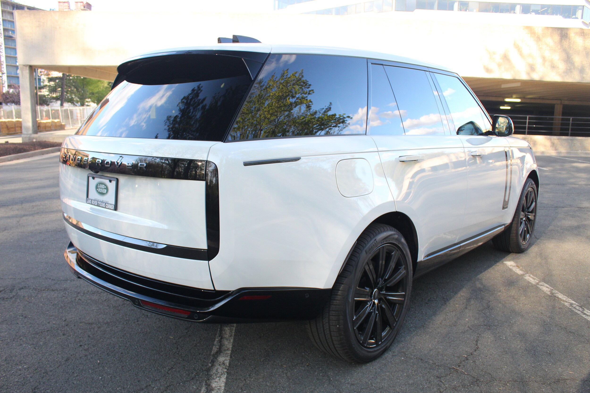 2025 Land Rover Range Rover Autobiography photo 2