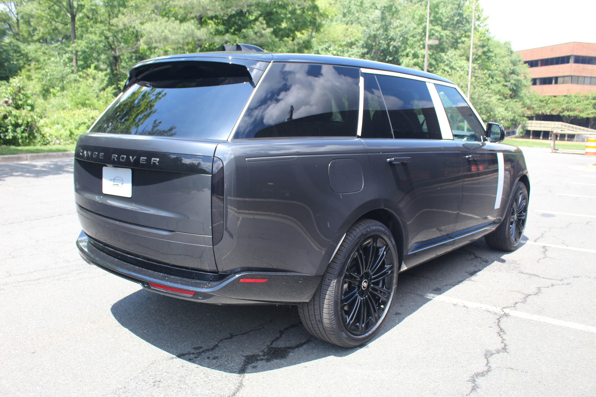 2025 Land Rover Range Rover SE photo 2