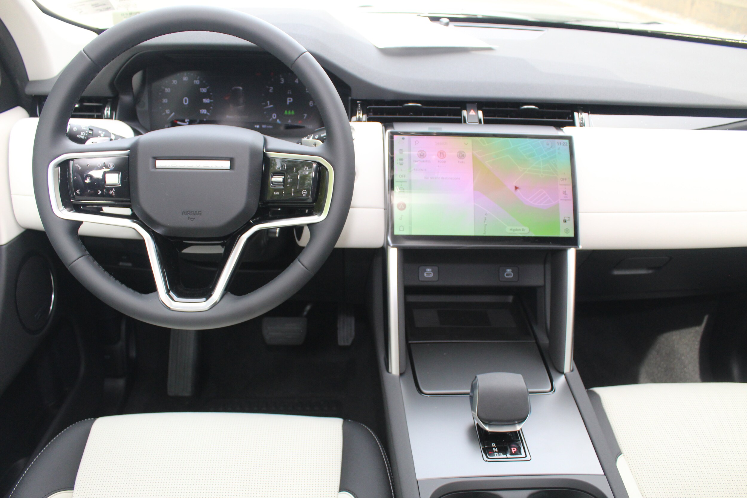 2025 Land Rover Discovery Sport S photo 4