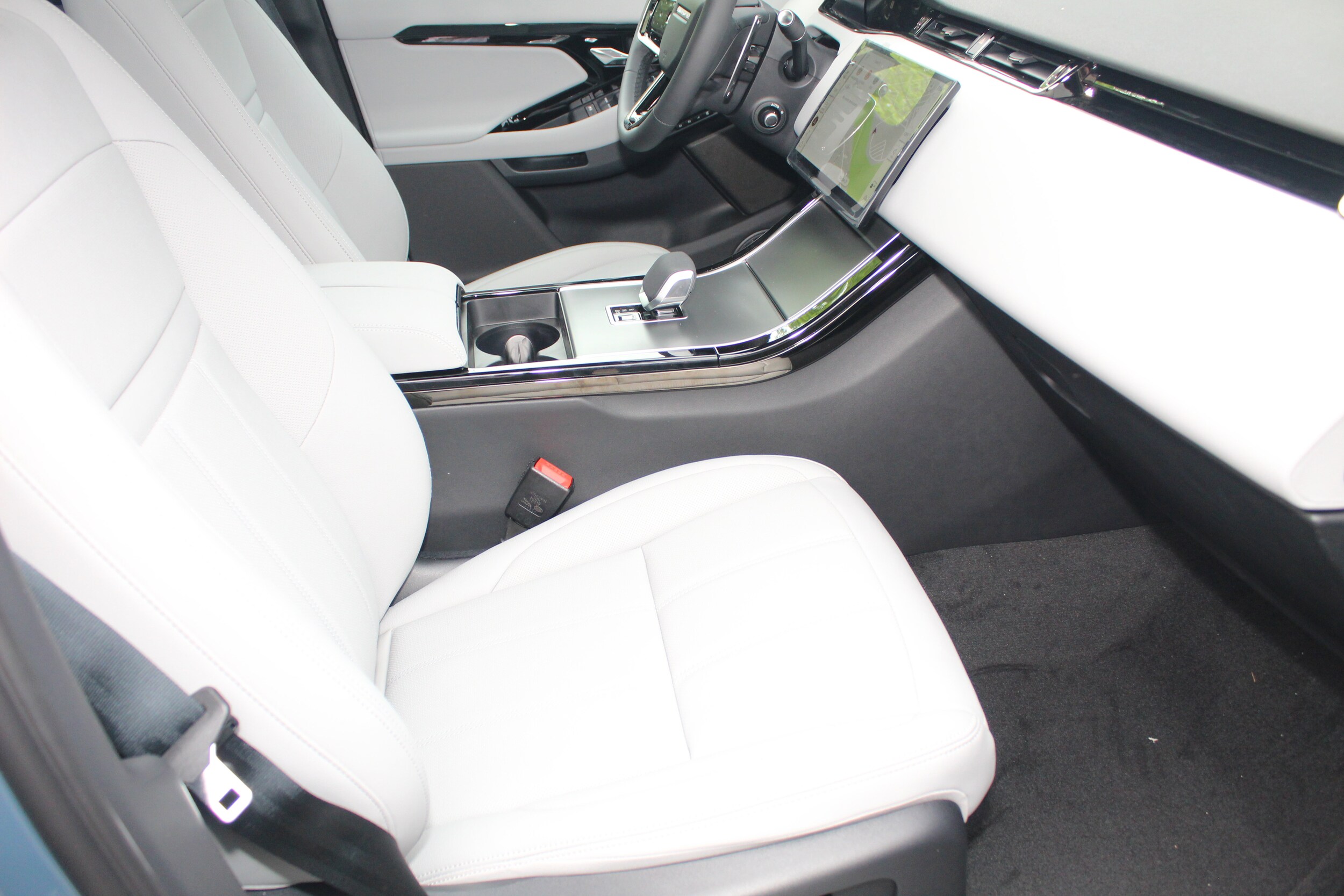 2026 Land Rover Range Rover Evoque S photo 3