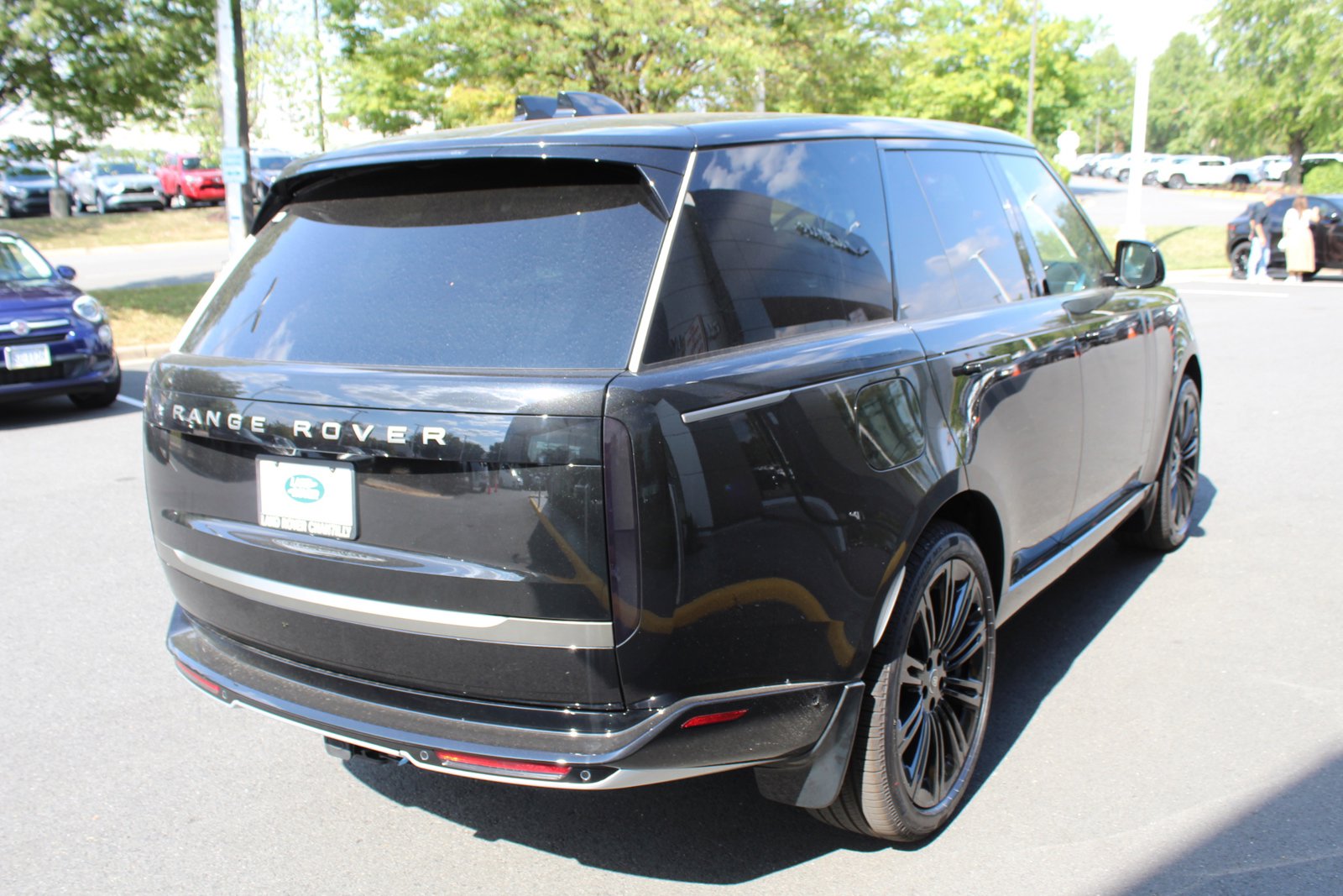 2025 Land Rover Range Rover SE photo 2