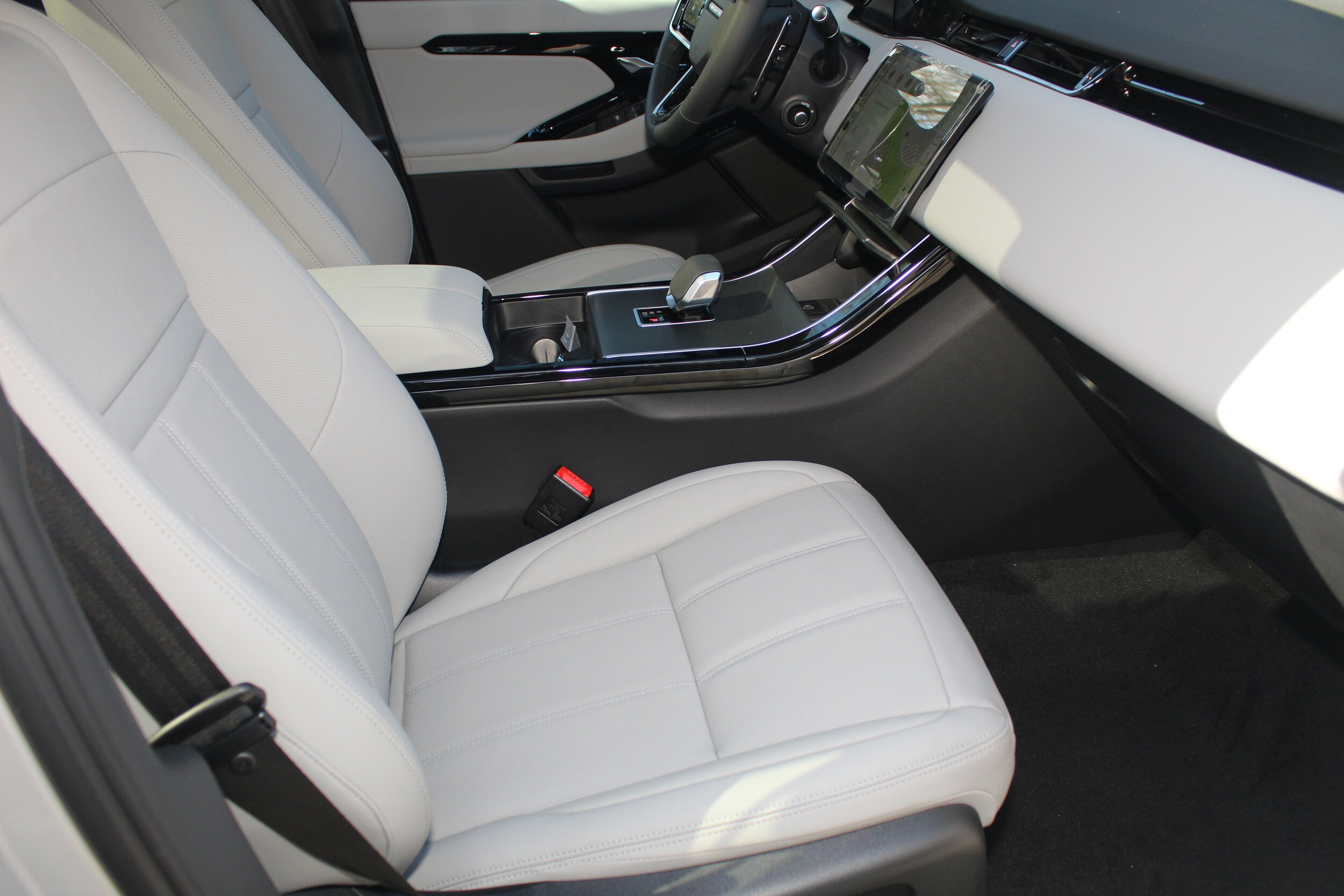 2026 Land Rover Range Rover Evoque S photo 3