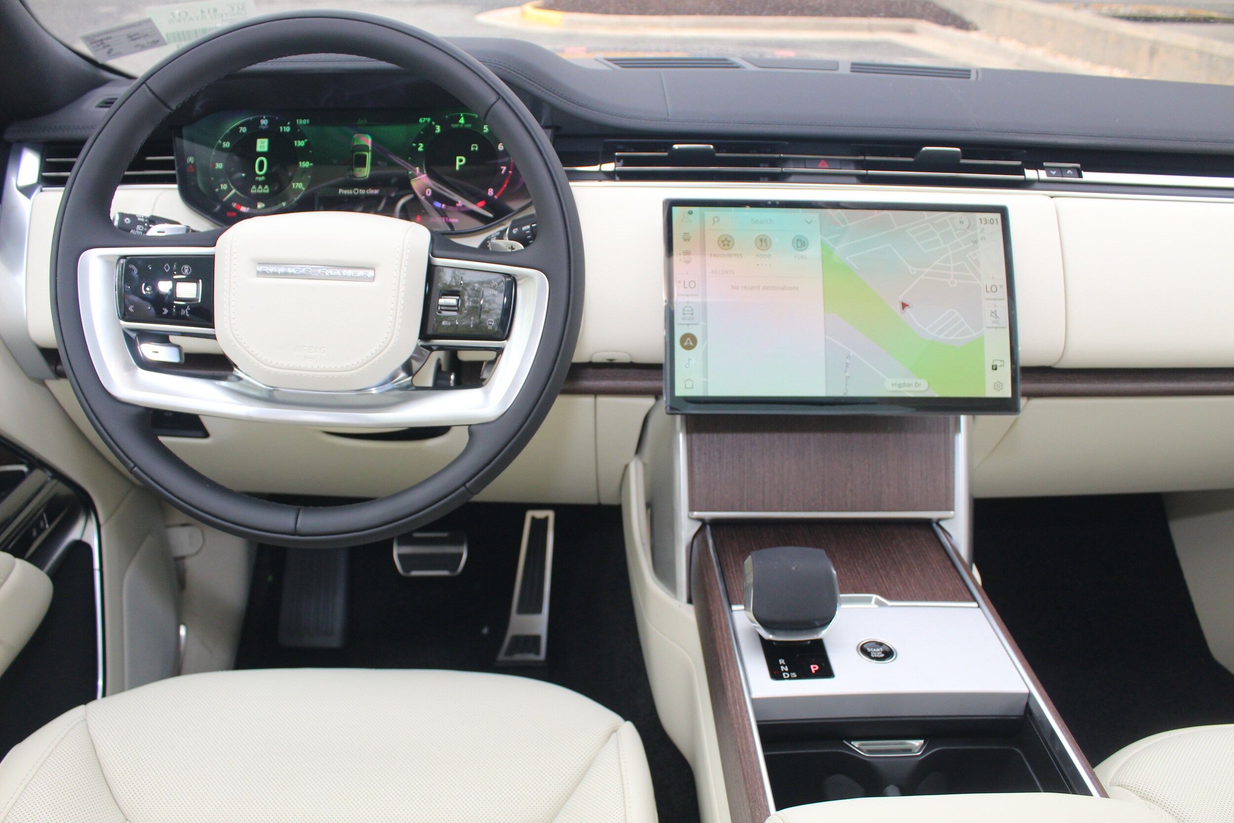 2025 Land Rover Range Rover SE photo 4