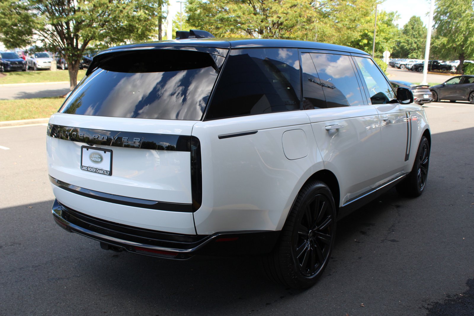 2025 Land Rover Range Rover SE photo 2