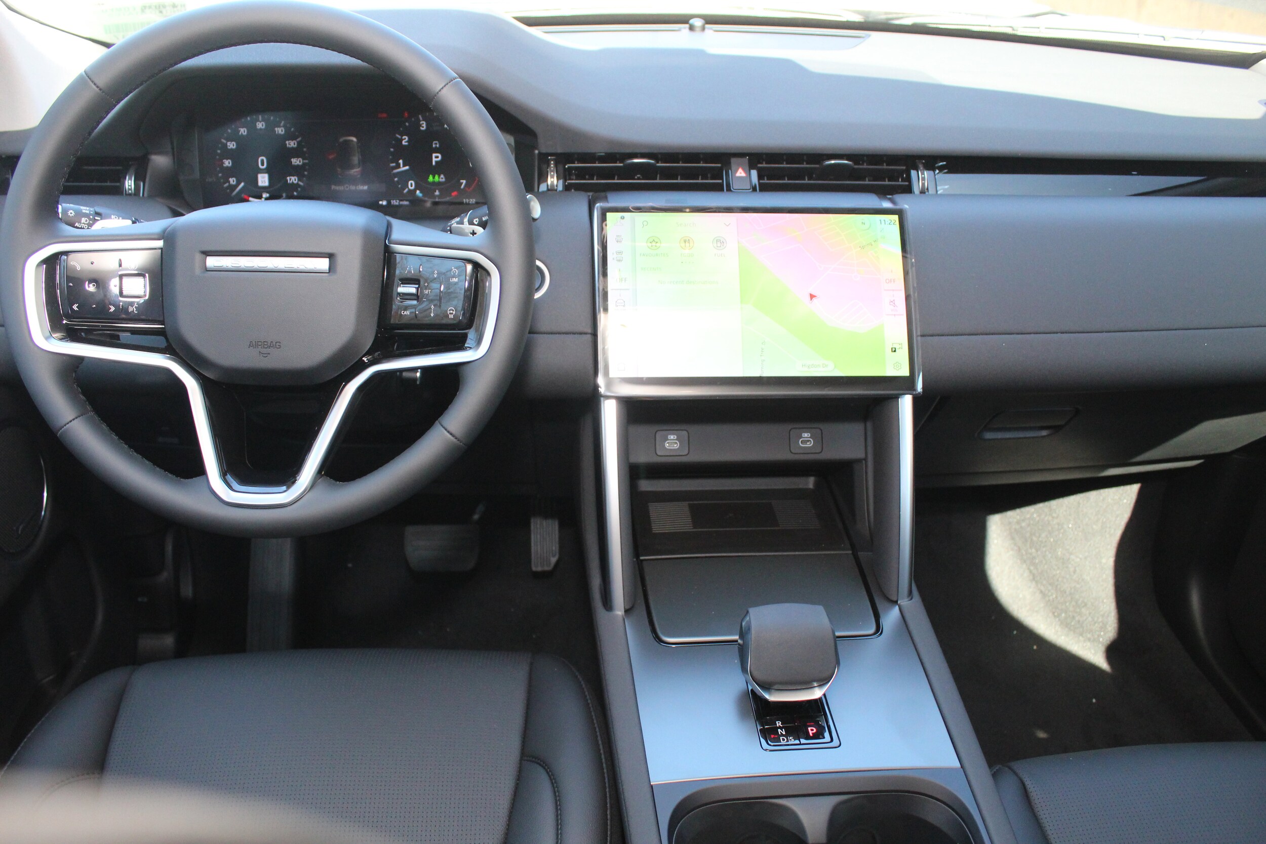 2025 Land Rover Discovery Sport S photo 3
