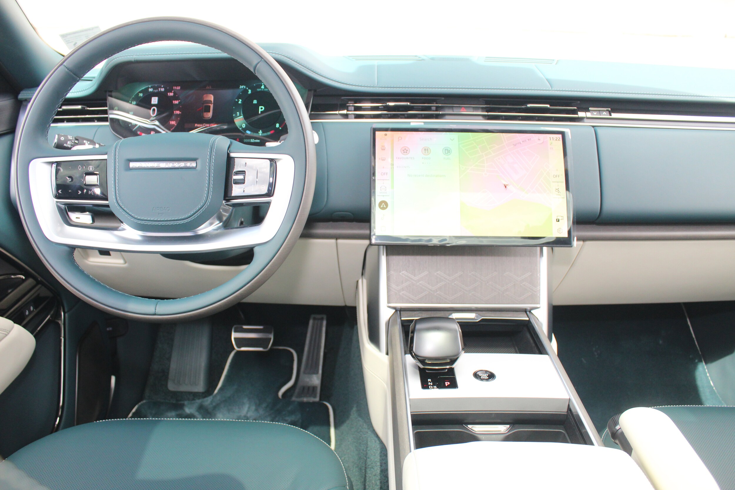 2025 Land Rover Range Rover SV photo 4