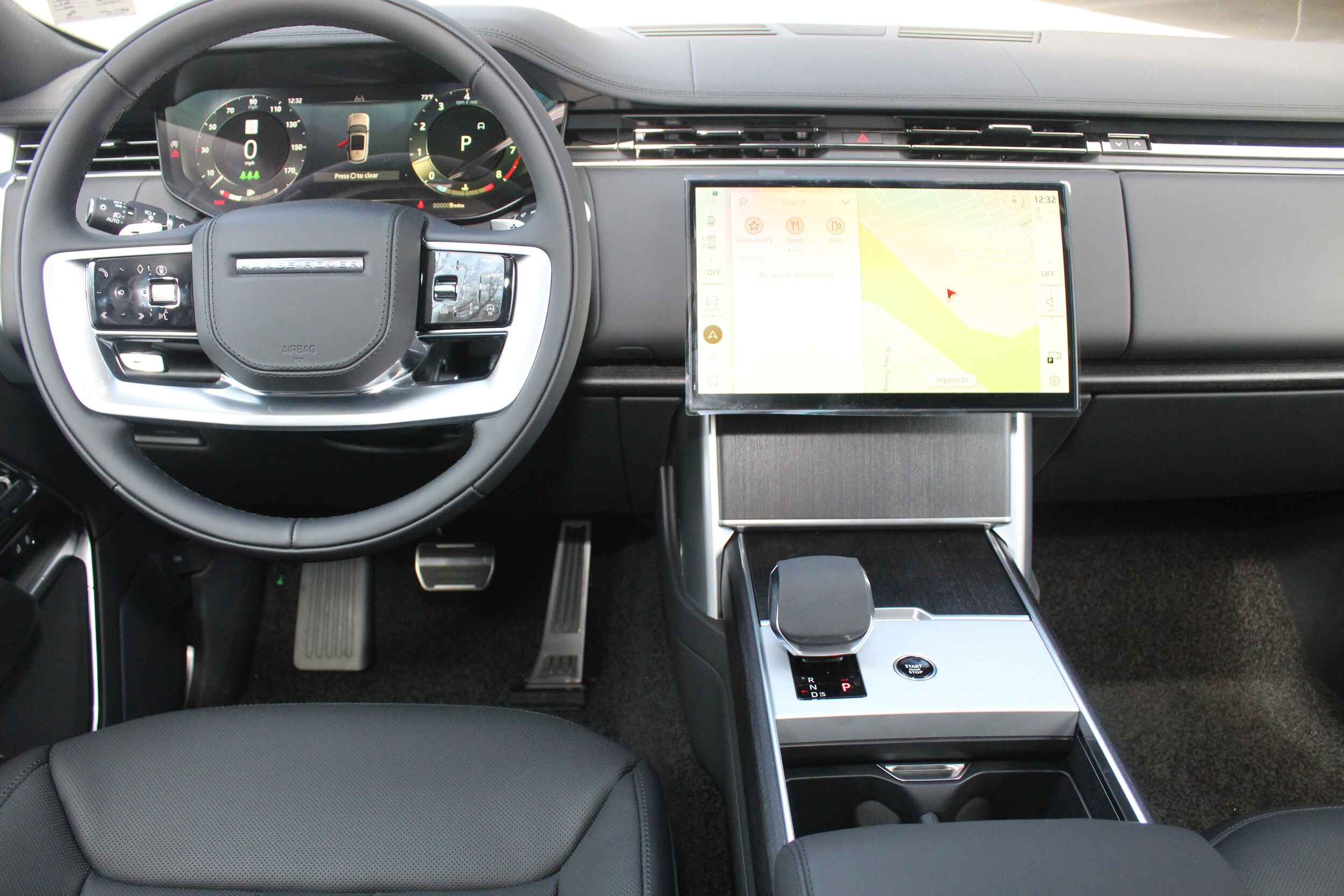 2025 Land Rover Range Rover SE photo 4