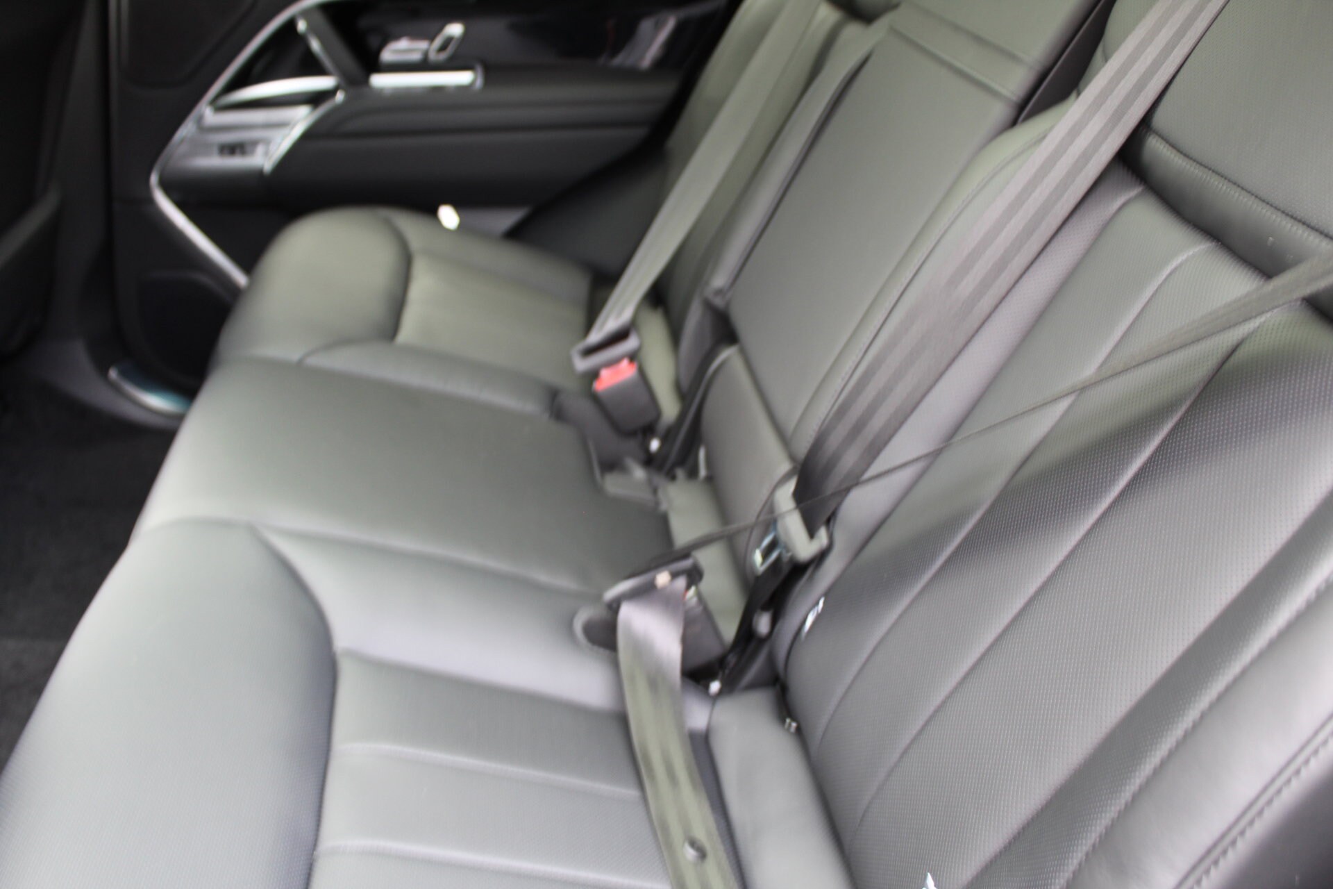 2025 Land Rover Range Rover SE photo 4