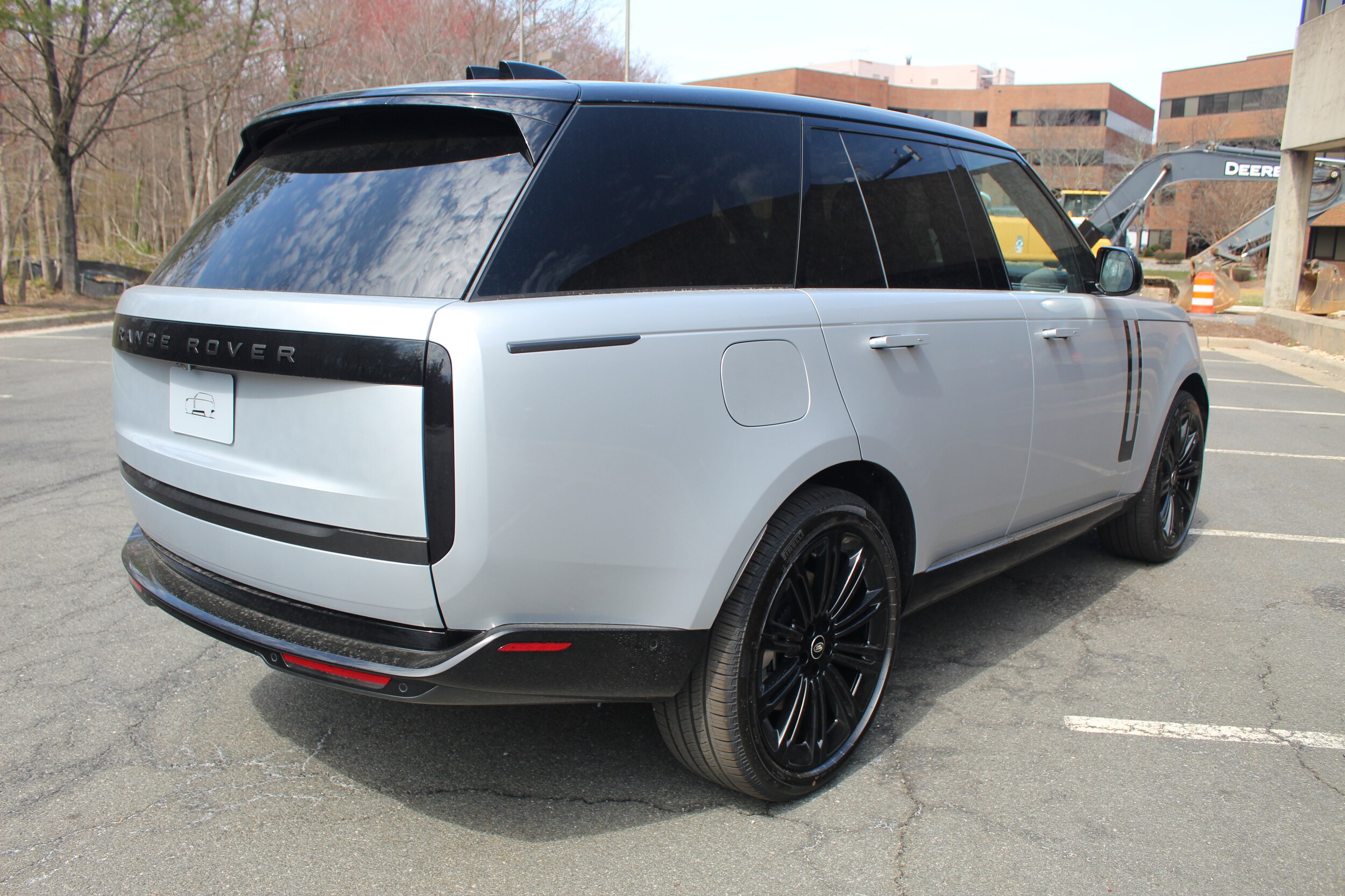 2025 Land Rover Range Rover SE photo 2
